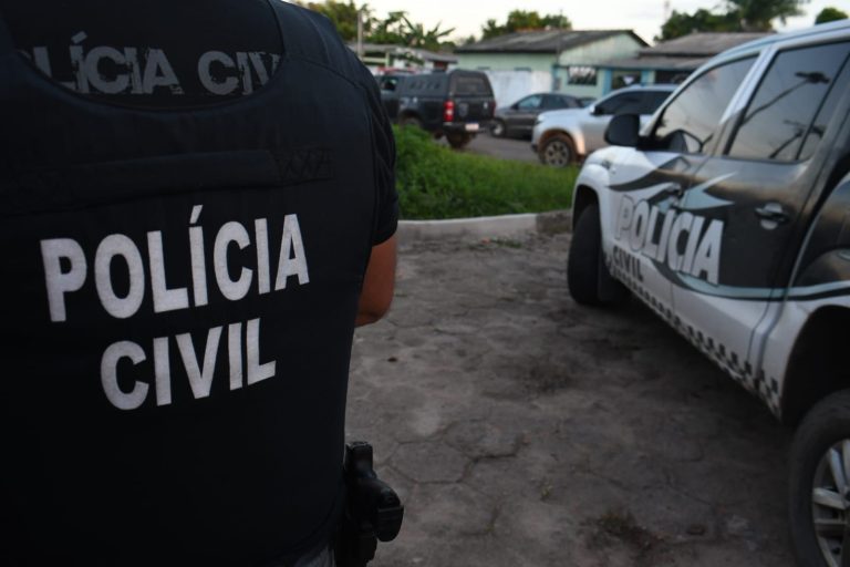 Diante da gravidade dos fatos, a Polícia Civil representou à Justiça pelo mandado de prisão preventiva do infrator, que foi deferido. O homem foi localizado, preso e permanecerá à disposição do Poder Judiciário.