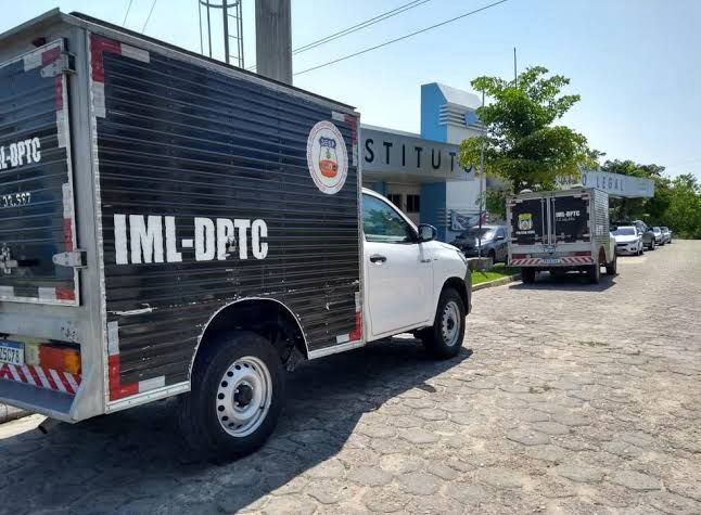 Homem é golpeado com facadas e morre na Compensa