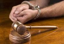 Justiça condena padrasto a 18 anos por matar criança autista; mãe também é responsabilizada por maus-tratos em Manaus