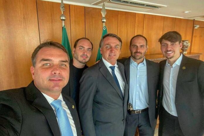 Jair-Bolsonaro-e-os-filhos-foto-Twitter