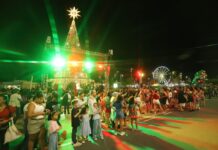 Parada Natalina da prefeitura leva brilho e encanto da magia do Natal à Ponta Negra