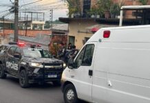 Maus-tratos: 25 cães são achados em situação extrema de abandono em canil no bairro Flores