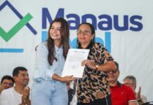 Vivi Lira destaca impacto social da regularização fundiária durante entrega de 750 títulos definitivos no bairro São Lázaro