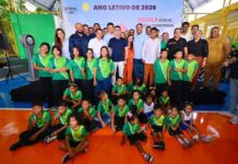 Prefeito David Almeida abre ano letivo de 2026 em comunidade ribeirinha de Manaus