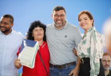 Governador Wilson Lima entrega 1 mil títulos definitivos de propriedade no bairro Santa Etelvina