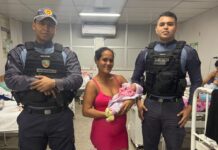 Policiais militares da 4º CICOM auxiliam parto de emergência no bairro Grande Vitória e ajudam no nascimento de bebê