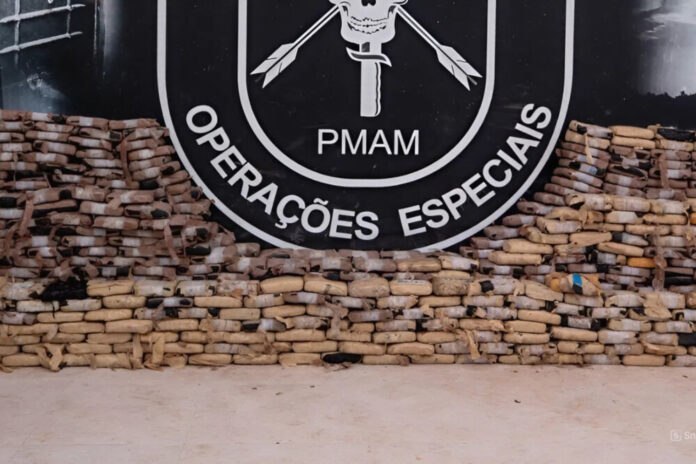 Relembre o caso Um adolescente de 17 anos, identificado como Fernando Vilaça da Silva, morreu após ser brutalmente espancado no bairro Gilberto Mestrinho, na Zona Leste de Manaus. O ataque acontec (6)