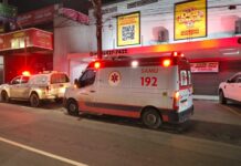 Suspeito de furtar bicicleta é agredido por populares na Avenida Torquato Tapajós, em Manaus