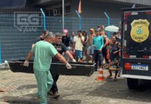 Idoso morre após carro invadir contramão e atingir parada de ônibus na avenida Cosme Ferreira, em Manaus