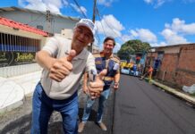 Eduardo Braga vistoria asfaltamento viabilizado com recursos de seu mandato nos núcleos 15 e 16 da Cidade Nova