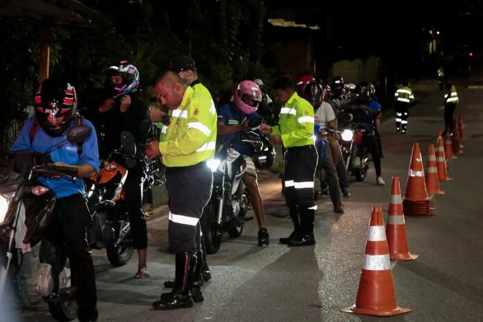 Prefeitura de Manaus intensifica operação ‘Trânsito Seguro’ e remove oito veículos irregulares na zona Sul