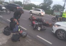 Colisão entre motocicletas deixa dois feridos e provoca congestionamento na Rotatória do Coroado