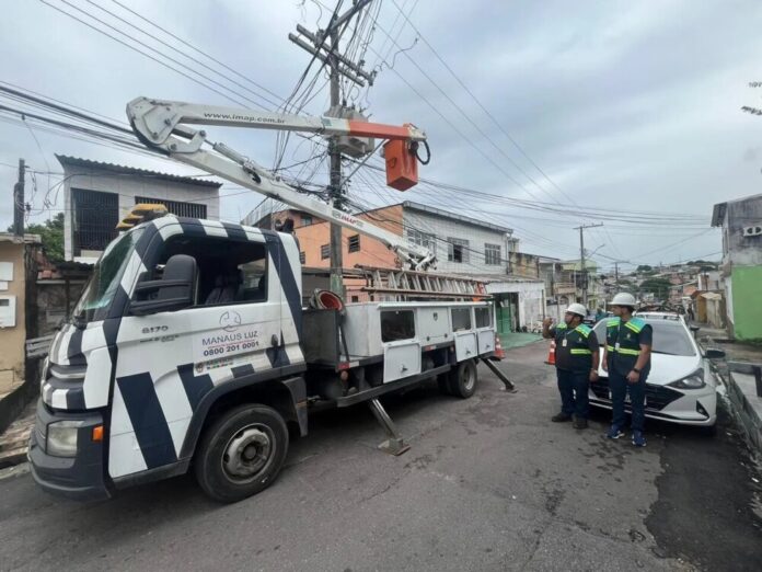 Prefeitura de Manaus melhora iluminação pública na rua Vasconcelos Chaves, bairro São Francisco