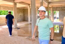 David Almeida vistoria obras estratégicas da saúde no bairro Aleixo