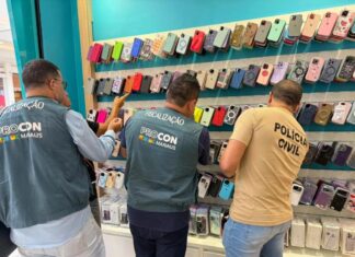 Procon Manaus e Decon-AM apreendem mais de 950 produtos falsificados em shopping da capital