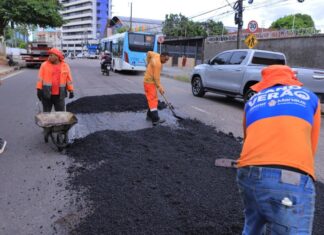 Prefeitura de Manaus recupera asfalto na rua Franco da Sá e melhora mobilidade na zona Sul