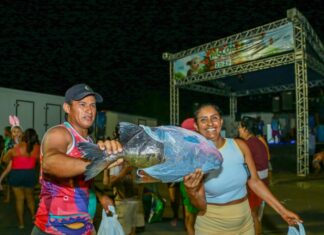 Prefeitura de Manaus entrega mais de 10 toneladas de tambaqui para 3 mil famílias na Colônia Antônio Aleixo