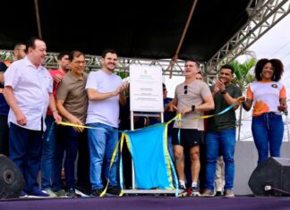 Prefeito David Almeida entrega complexo esportivo revitalizado no conjunto Mundo Novo, zona Norte de Manaus