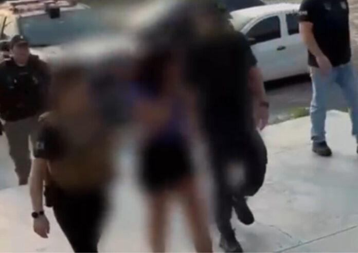 A vítima, que era vigilante, foi identificada como Eduardo Souza da Silva, de 40 anos, vigilante profissional registrado junto à Polícia Federal, conforme a Carteira Nacional de Vigilante (CNV nº (17)